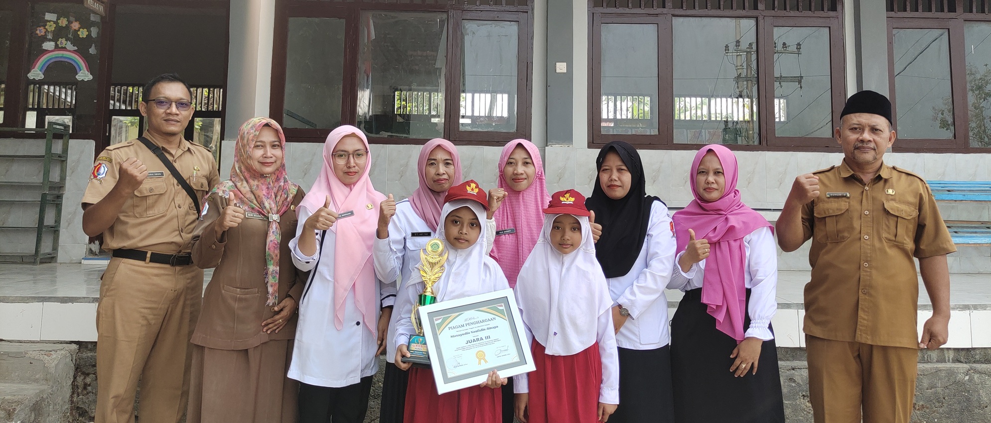 Foto Penyerahan Piala Juara Siswa